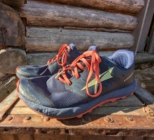 Altra Superior 5 Trail Running Hiking shoes Women's US 10 but fit like a 9.